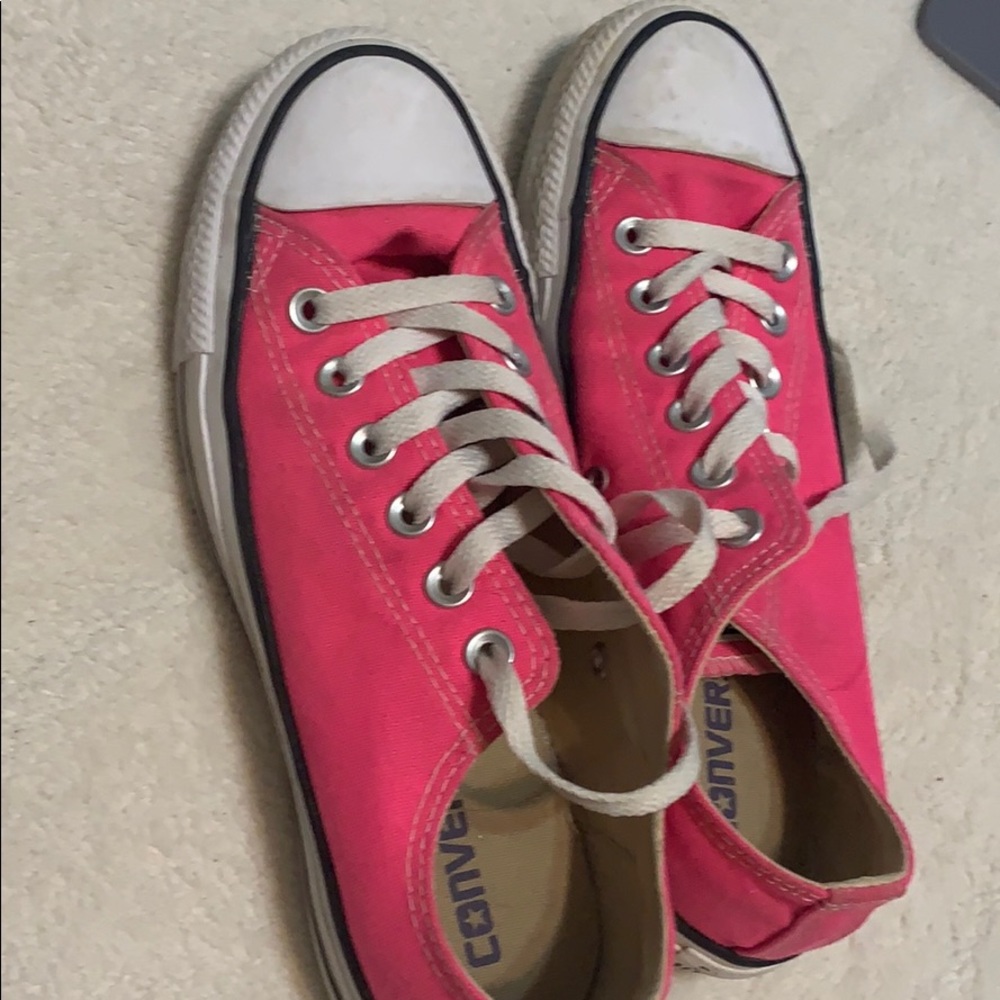 hot pink low top converse